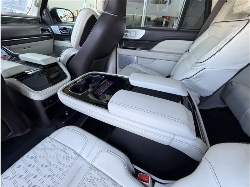 Used 2022 Lincoln Navigator Black Label AWD/4WD image 24