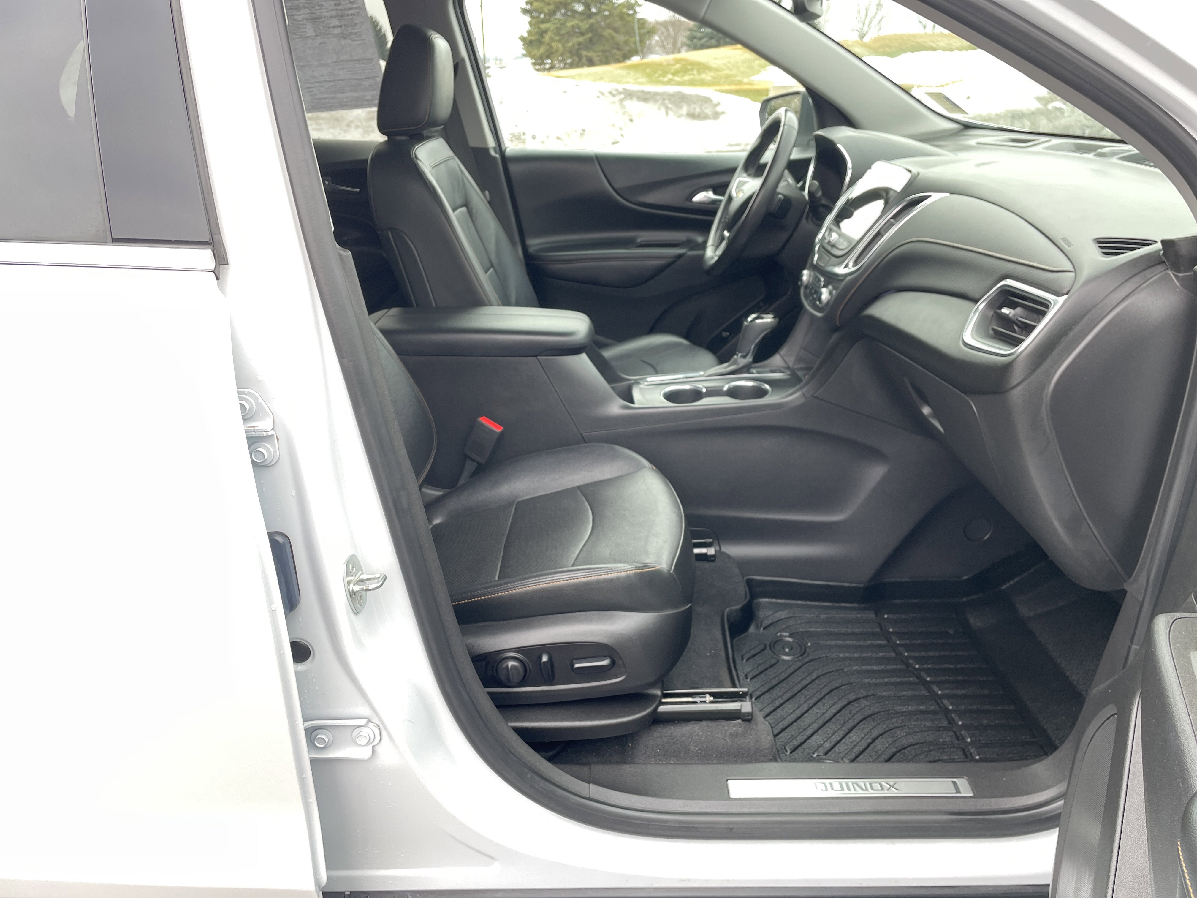 Used 2020 Chevrolet Equinox Premier image 24