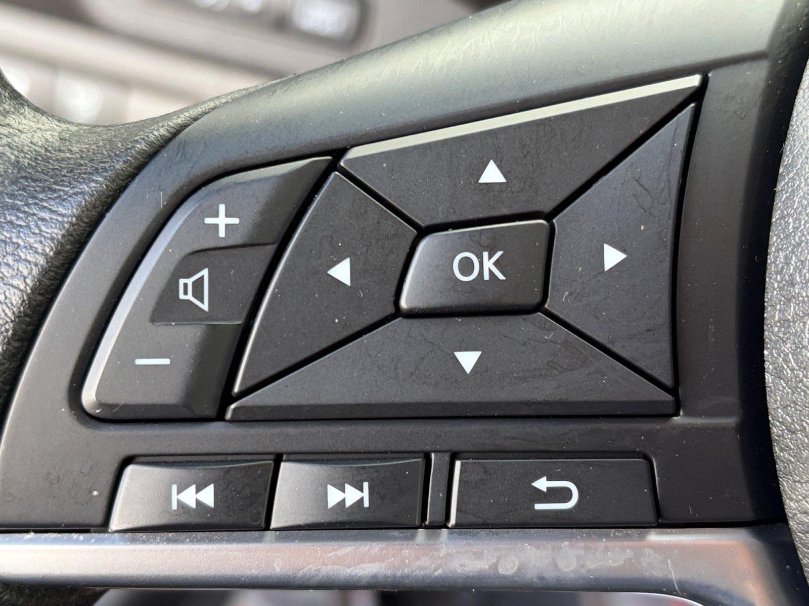 Used 2025 Nissan Leaf S FWD image 18
