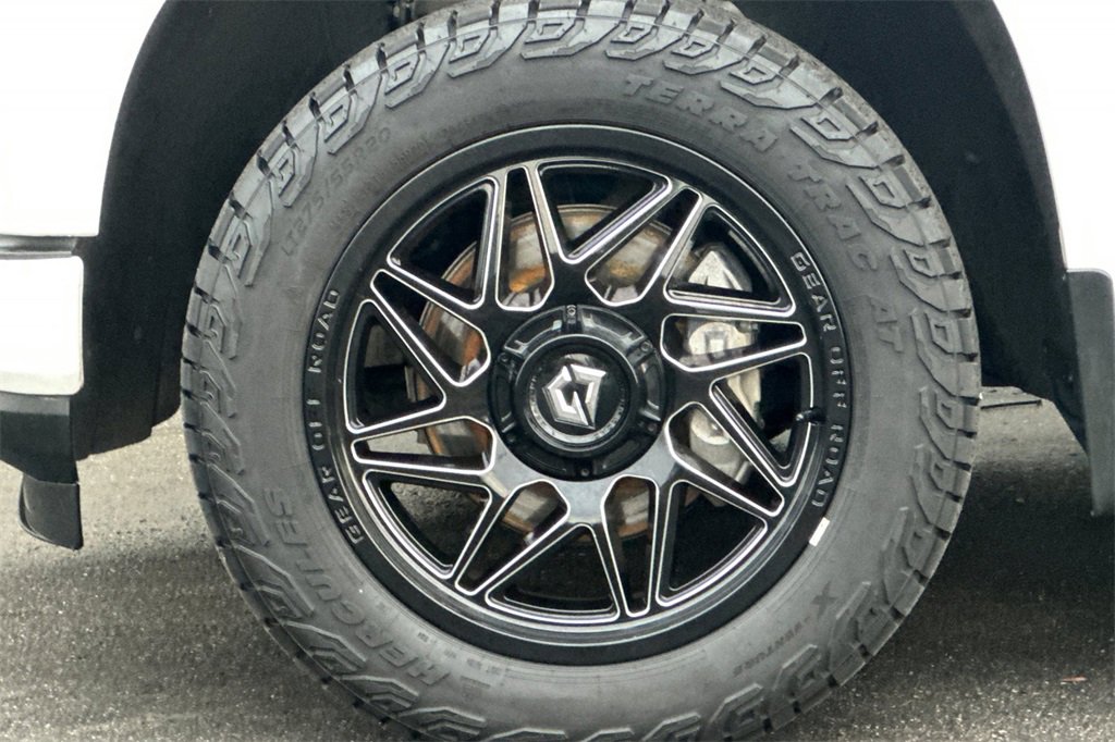 Used 2021 Chevrolet Silverado 1500 High Country w/ Technology Package image 27