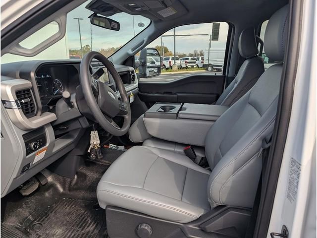 New 2025 Ford F550 4x4 Crew Cab image 16
