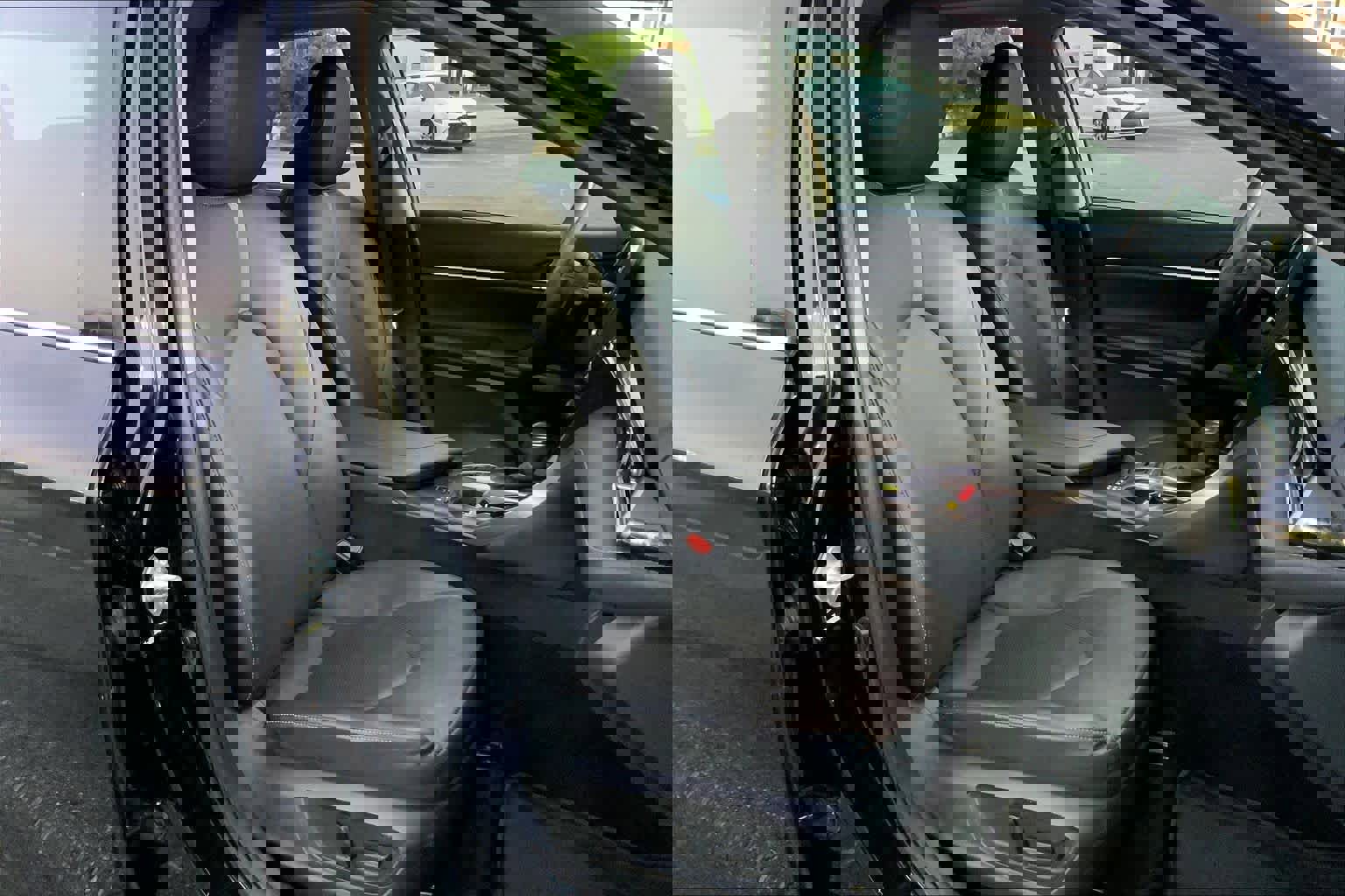 Used 2022 Toyota Camry XSE w/ Navigation Package image 9