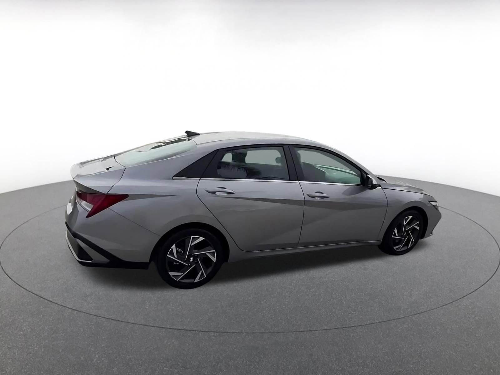 Used 2025 Hyundai Elantra Limited image 15