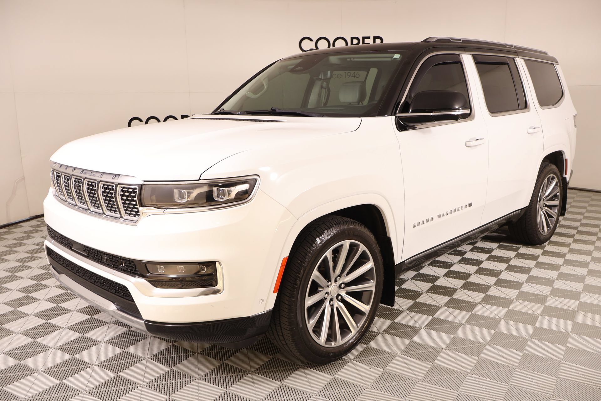 Used 2023 Jeep Grand Wagoneer 4WD w/ Convenience Group III image 11