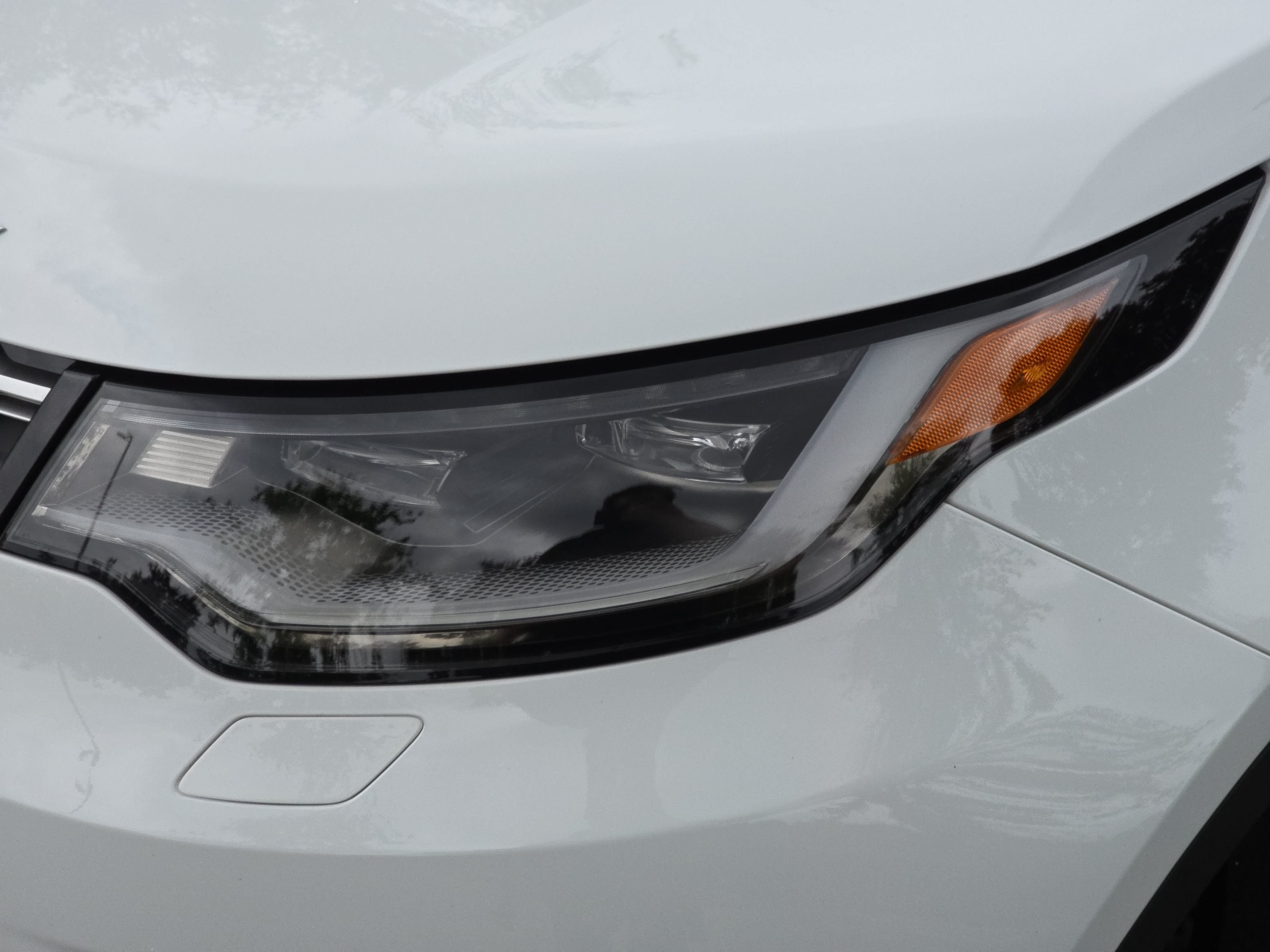Certified 2025 Land Rover Discovery S AWD/4WD image 33
