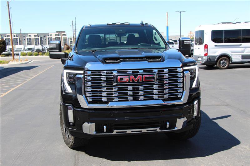 Used 2024 GMC Sierra 2500 Denali w/ Denali Reserve Package AWD/4WD image 2