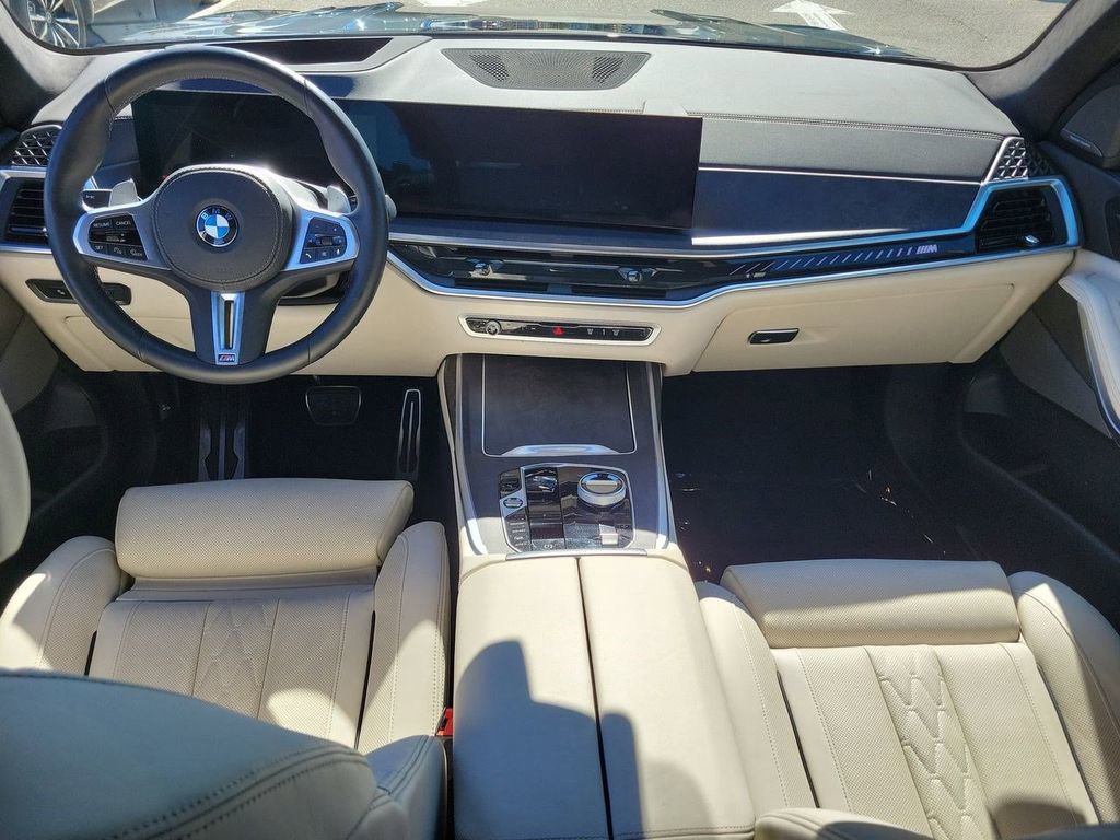 Used 2025 BMW X7 M60i image 21