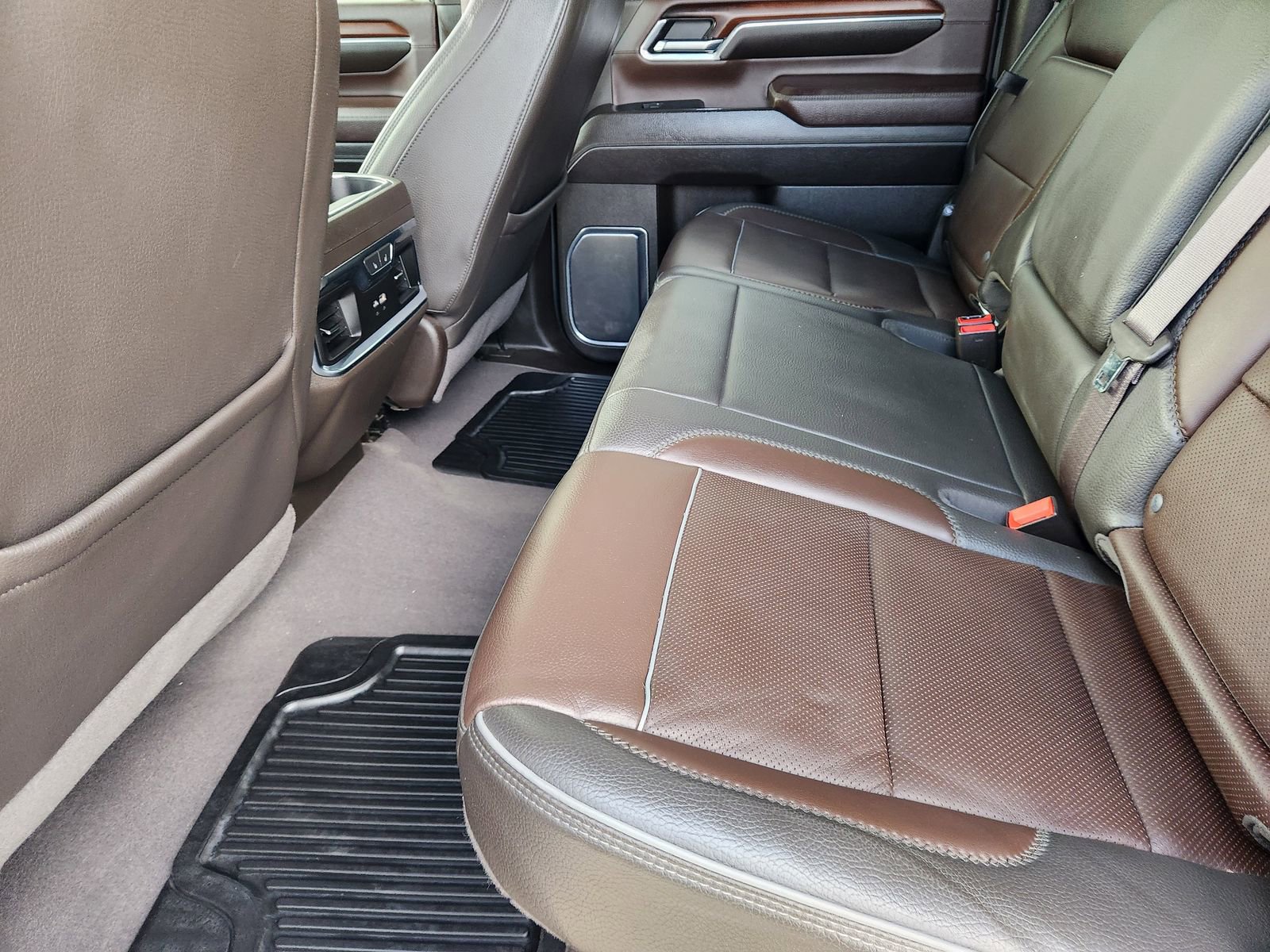 Used 2024 GMC Sierra 3500 Denali w/ Denali Reserve Package image 30