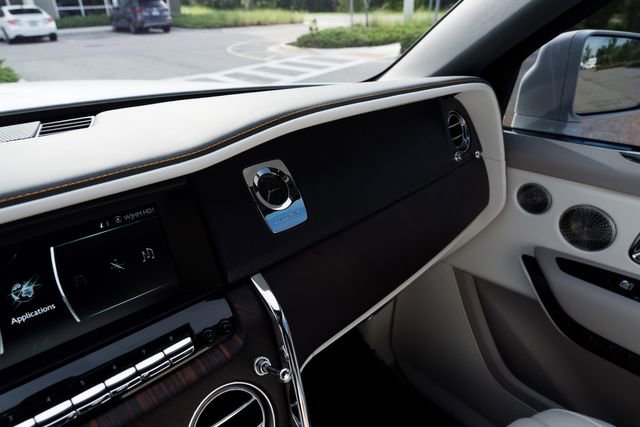 Used 2023 Rolls-Royce Cullinan w/ Cullinan Package image 37