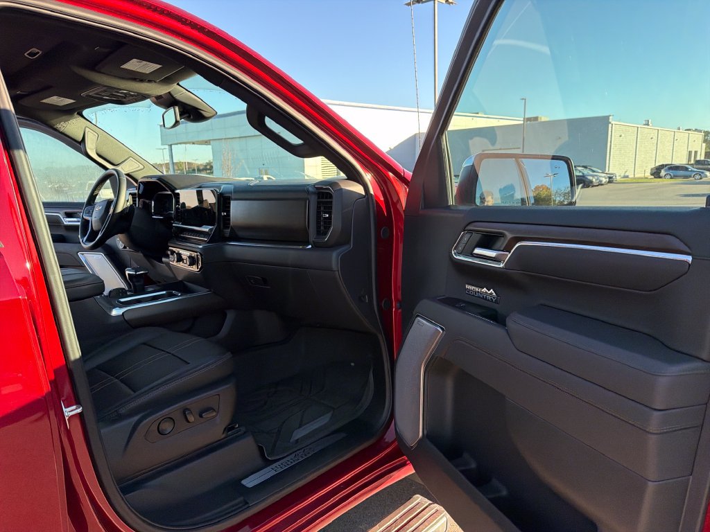 Used 2025 Chevrolet Silverado 1500 High Country w/ High Country Premium Package AWD/4WD image 38