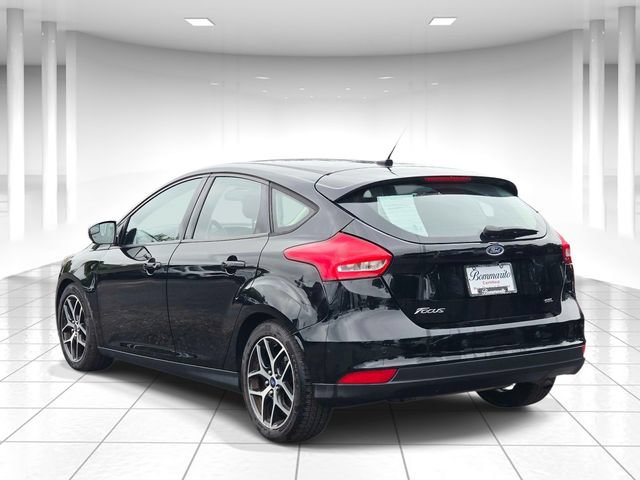 Used 2018 Ford Focus SEL w/ Cold Weather Package FWD image 3