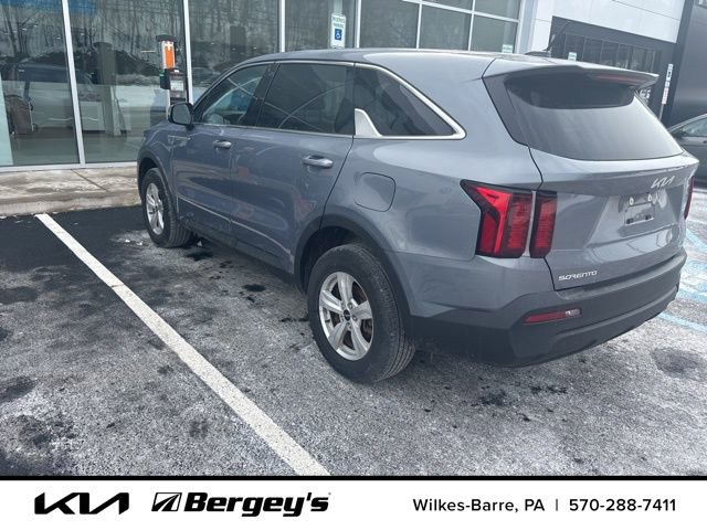 Used 2023 Kia Sorento LX image 6