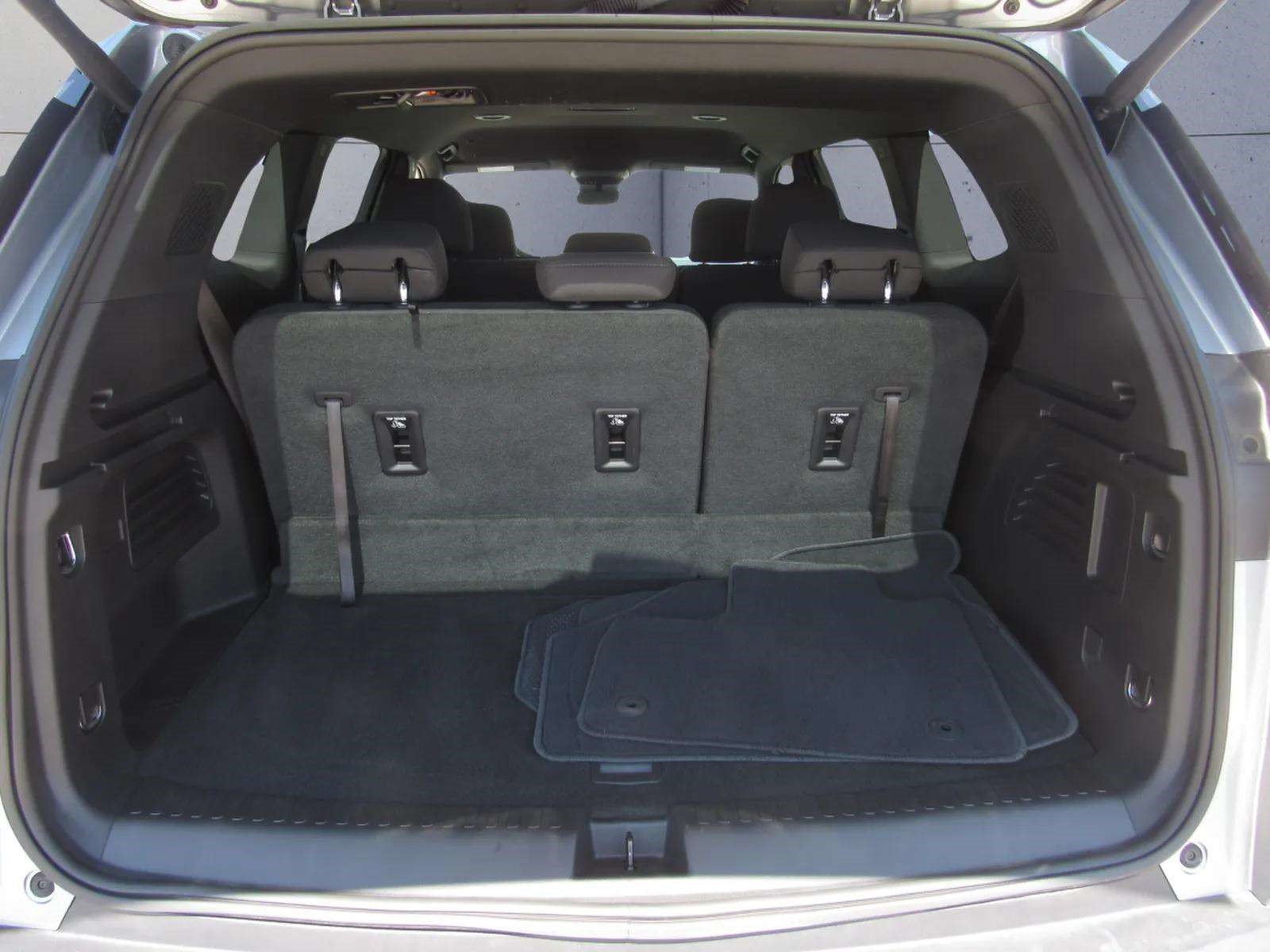 Used 2026 GMC Acadia Elevation FWD image 12
