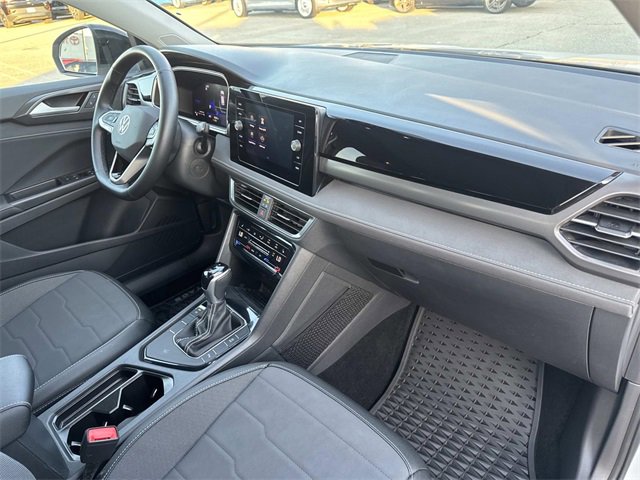 Used 2025 Volkswagen Taos SE image 29