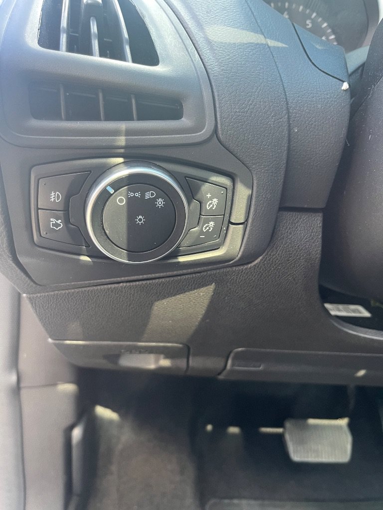 Used 2016 Ford Focus SE w/ Equipment Group 201A FWD image 24