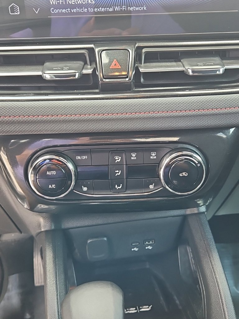 Used 2025 Chevrolet TrailBlazer RS w/ Convenience Package FWD image 16