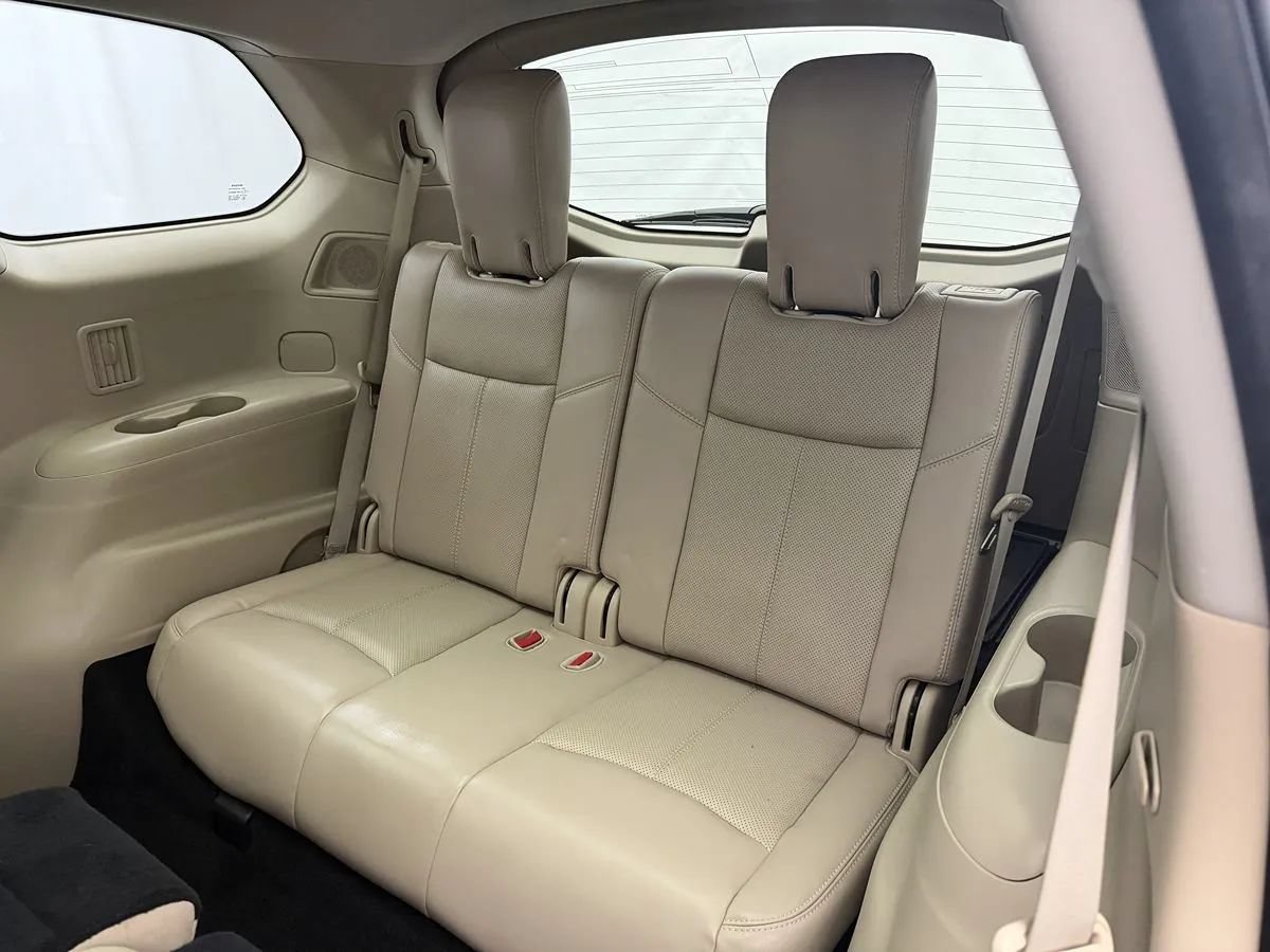 Used 2016 Nissan Pathfinder Platinum w/ Family Entertainment Package FWD image 28