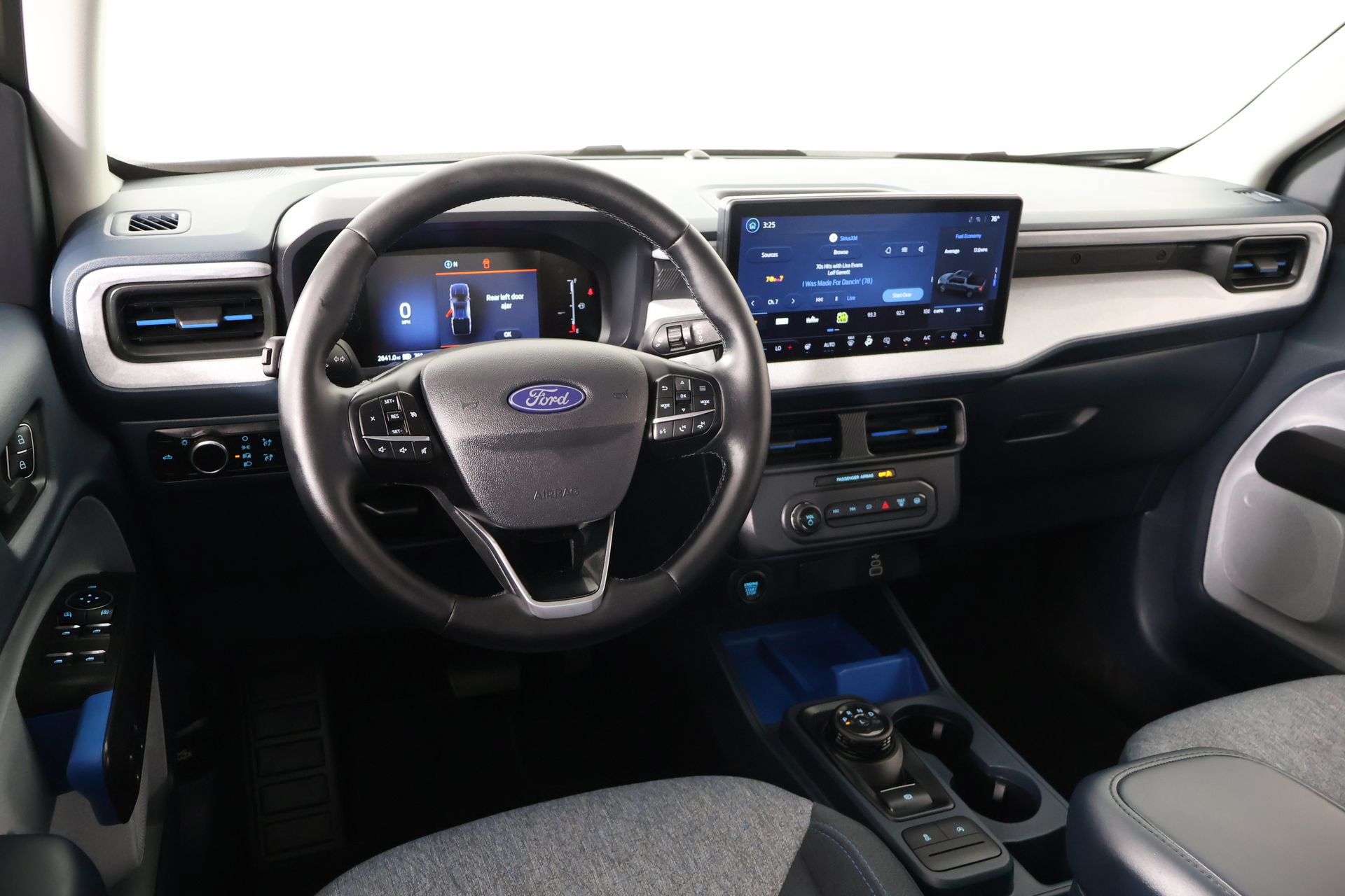 Used 2025 Ford Maverick XLT w/ XLT Luxury Package AWD/4WD image 2