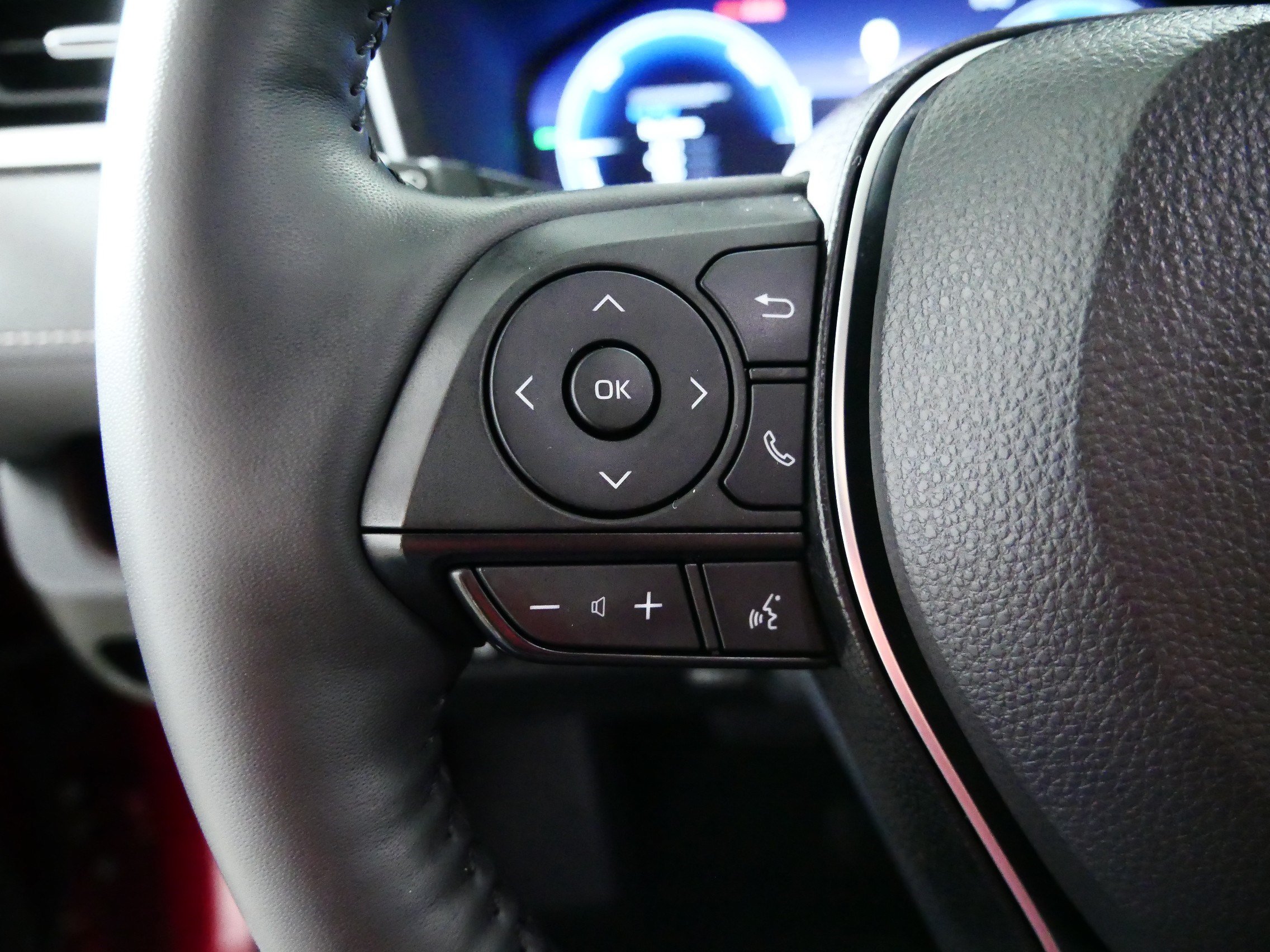 Used 2025 Toyota RAV4 Limited w/ Advanced Technology Package AWD/4WD image 27