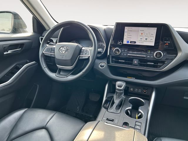 Certified 2024 Toyota Highlander XLE image 10