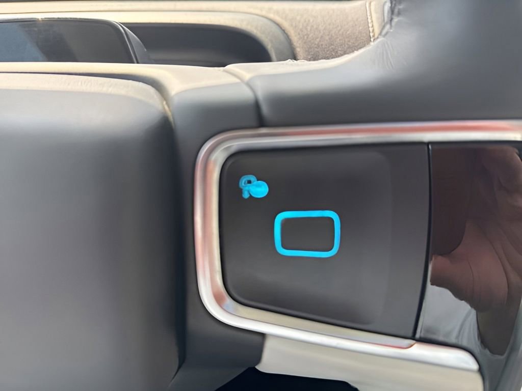 Used 2025 Ford Expedition Platinum w/ Driver's Package image 18