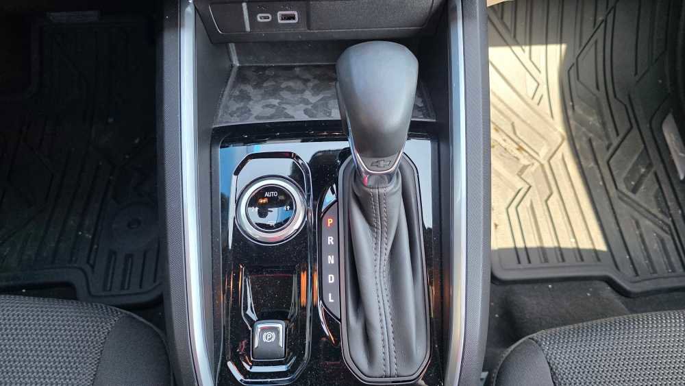 Used 2024 Chevrolet Colorado LT AWD/4WD image 15