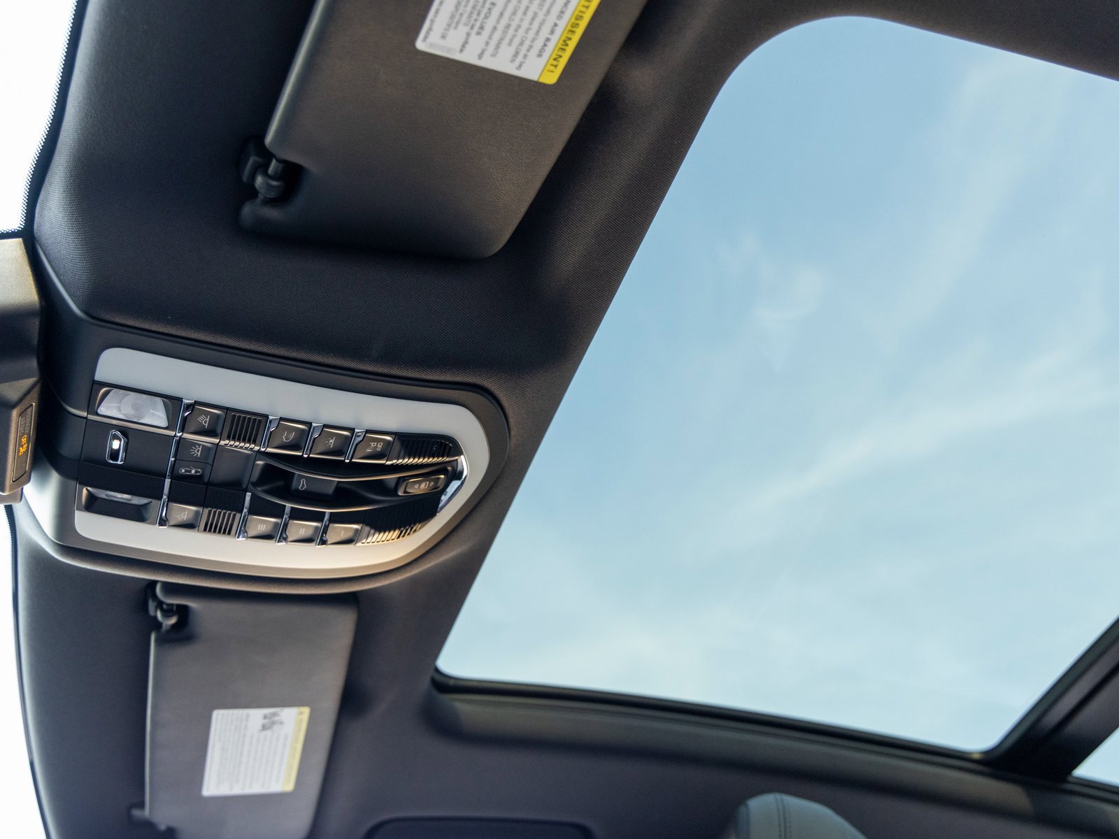 Certified 2025 Porsche Macan image 28