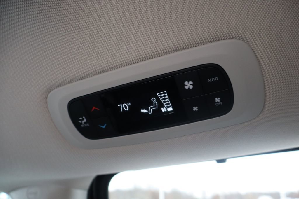 Used 2021 Chrysler Pacifica Touring-L w/ Uconnect Theater Family Group image 47