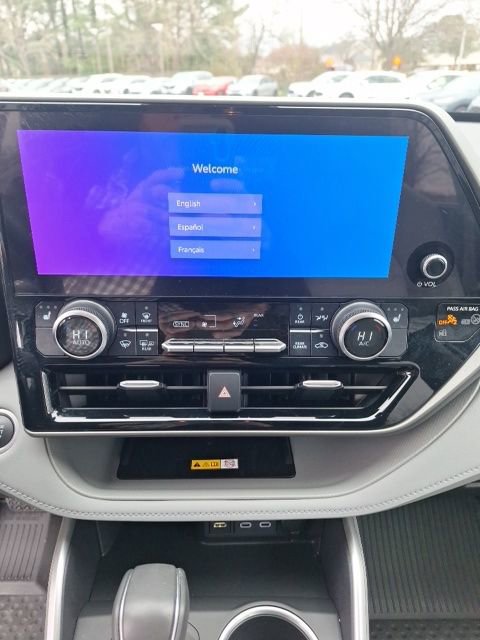 Used 2024 Toyota Highlander XLE image 14