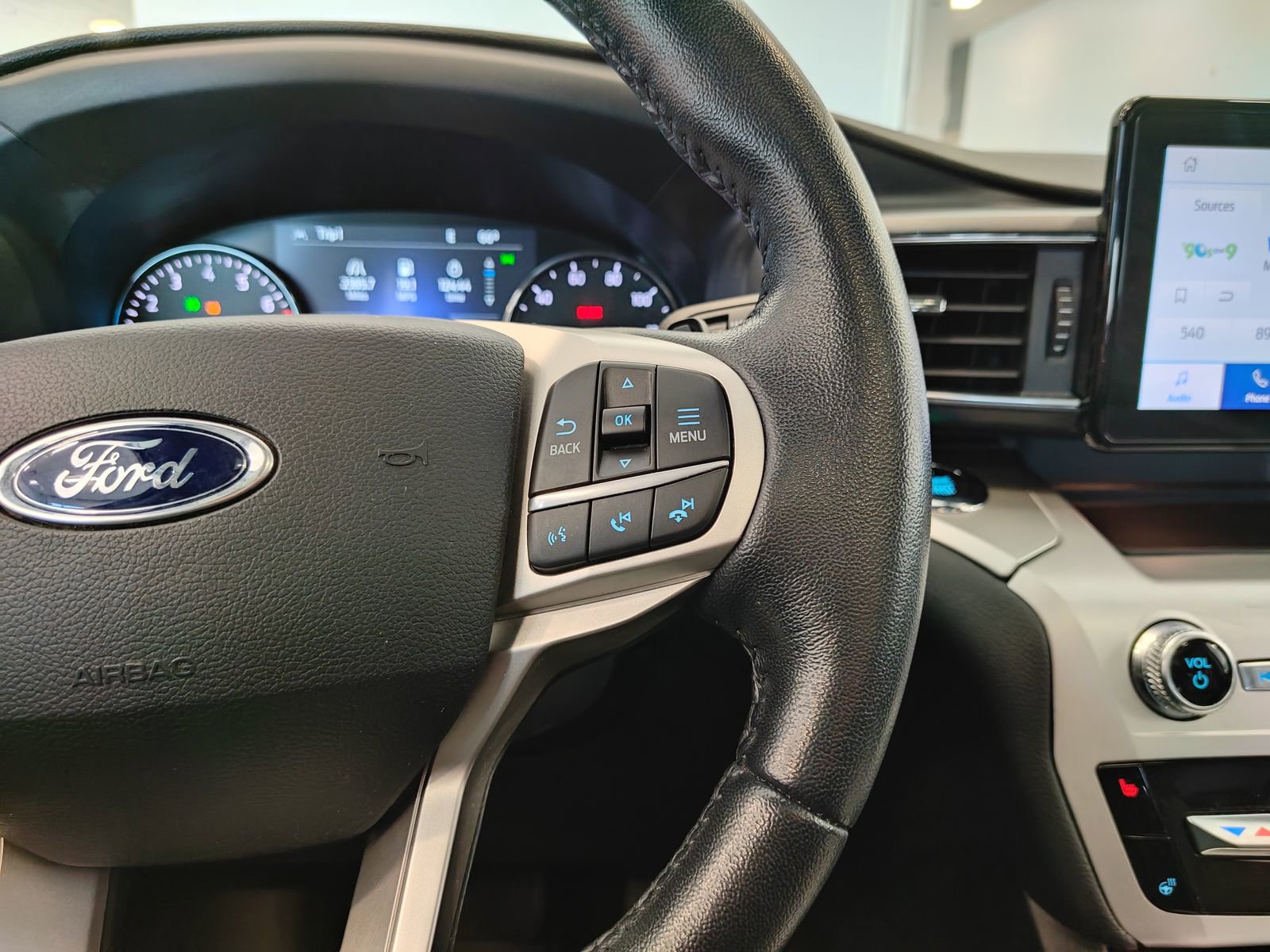 Used 2020 Ford Explorer XLT w/ Equipment Group 202A image 14