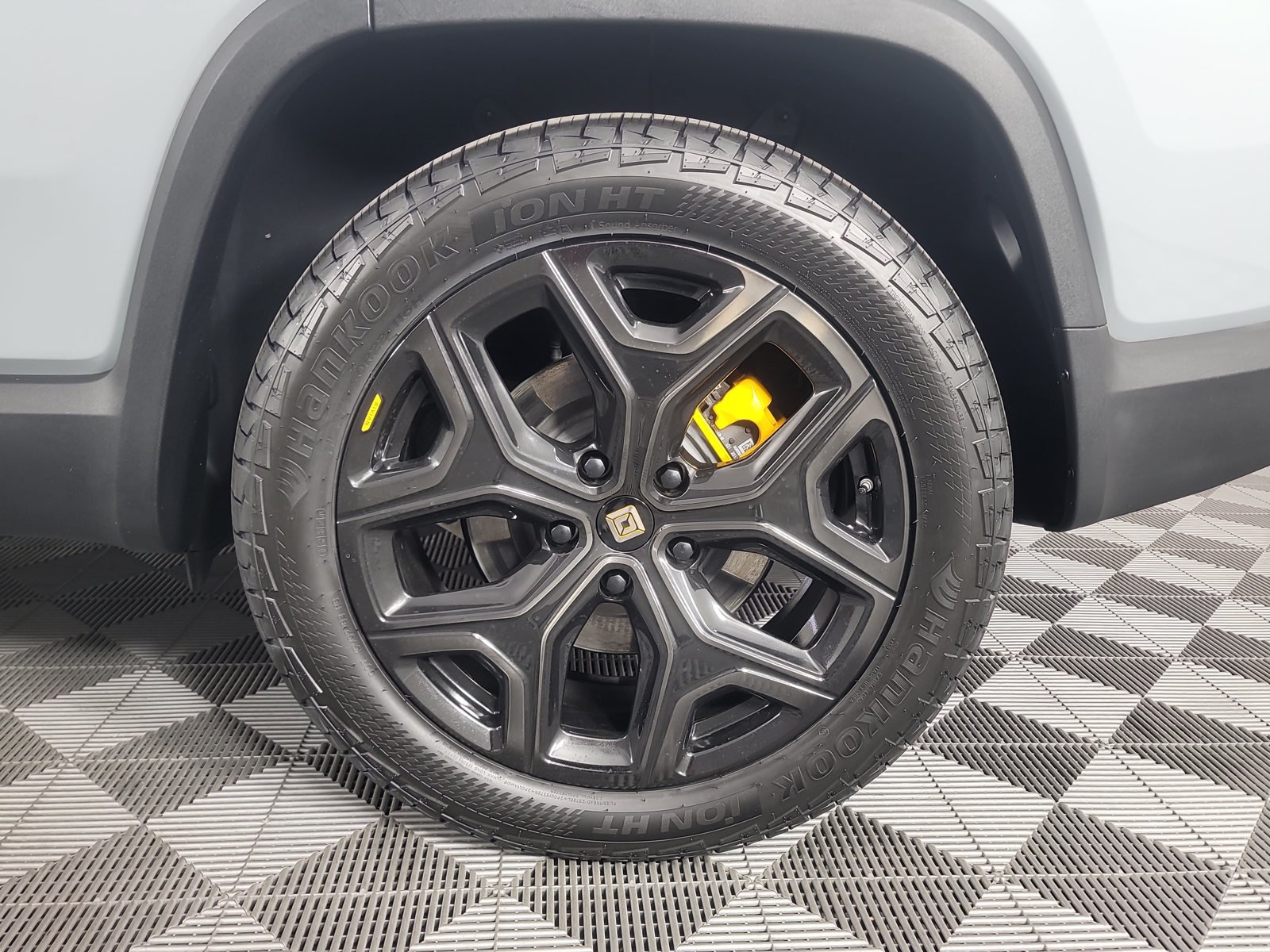 Used 2022 Rivian R1S Launch Edition Quad AWD/4WD image 10