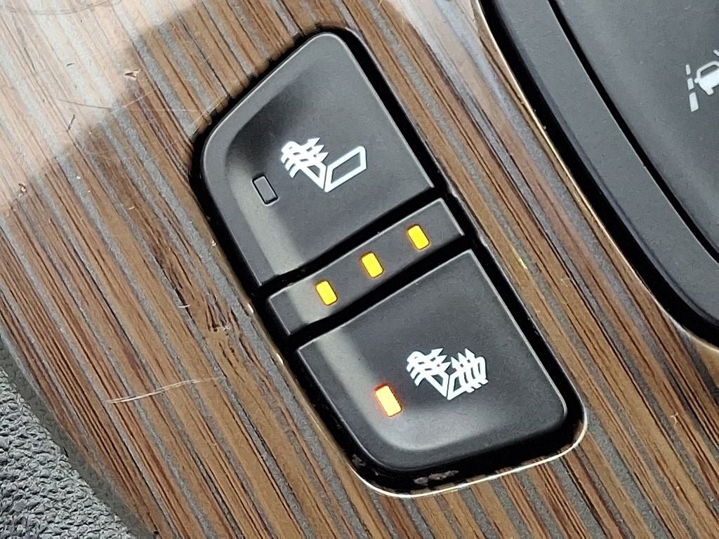 Used 2023 GMC Acadia SLE w/ Driver Convenience Package FWD image 25