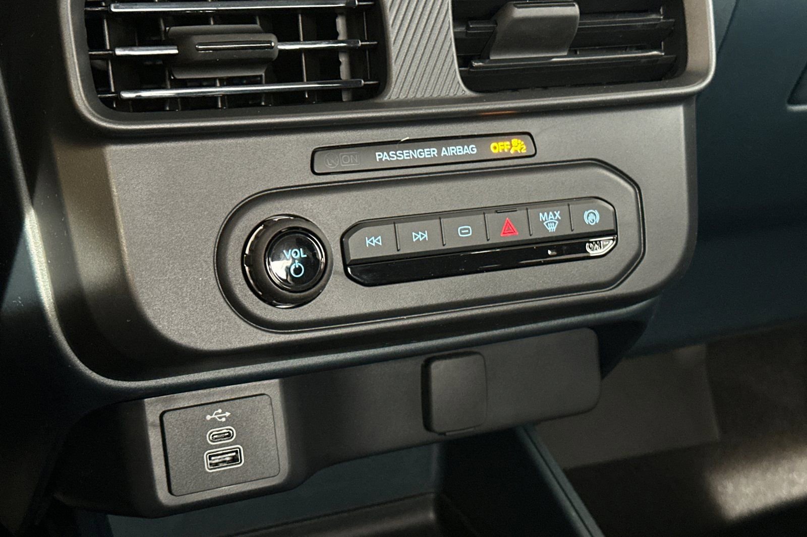 New 2026 Ford Maverick XL image 18