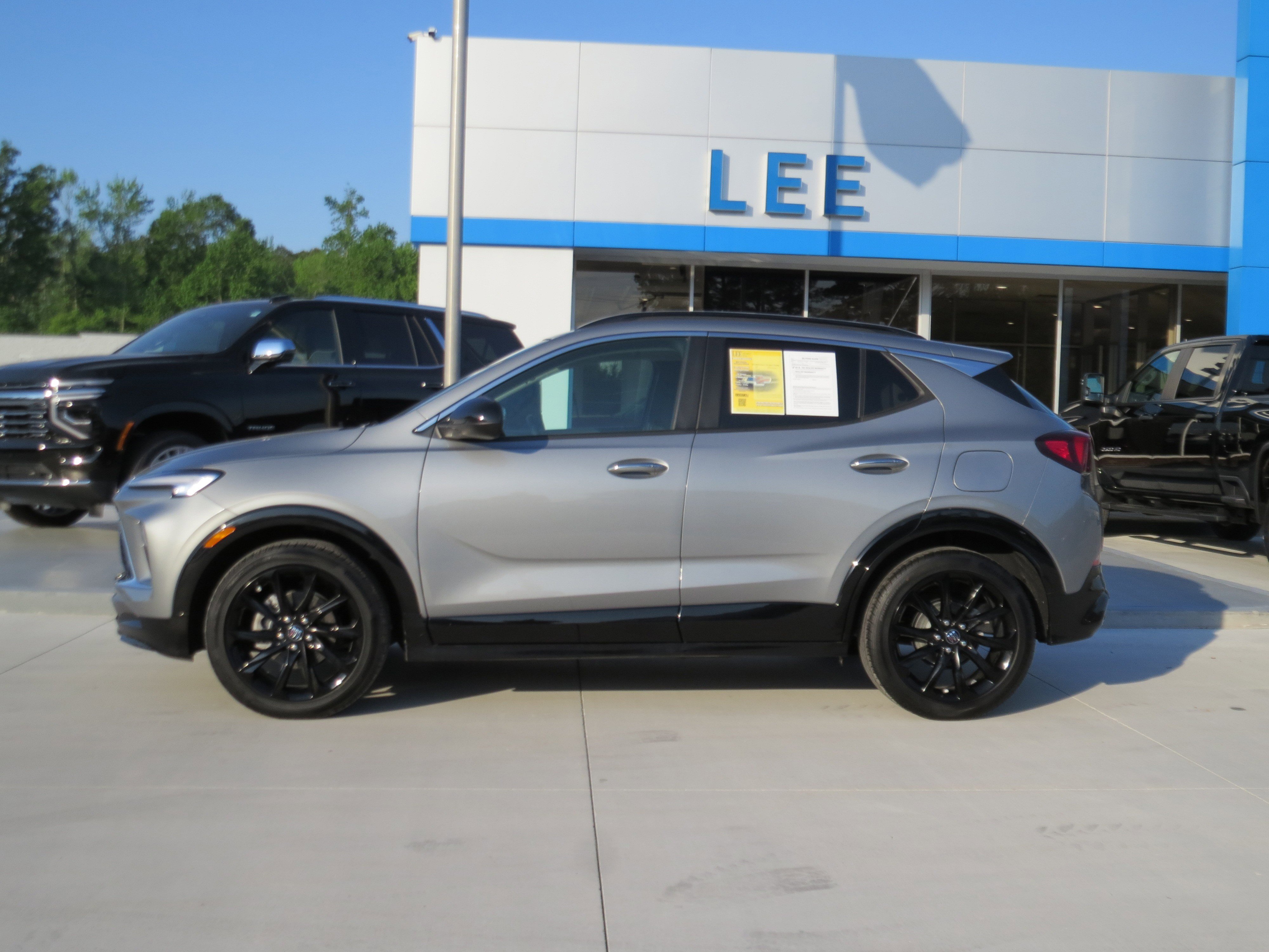 Used 2024 Buick Encore GX Sport Touring w/ Experience Buick Package FWD image 2