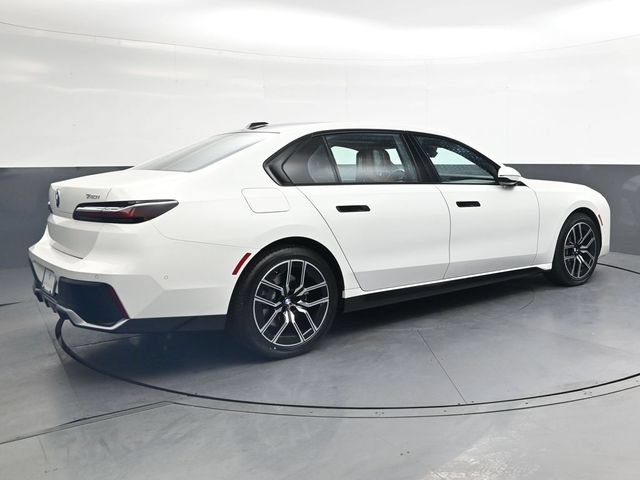 Used 2024 BMW 740i xDrive AWD/4WD image 4