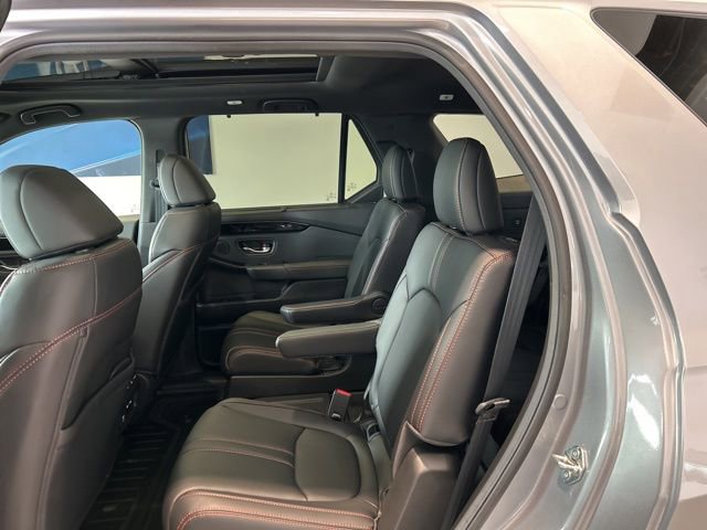 Used 2025 Honda Pilot TrailSport image 17