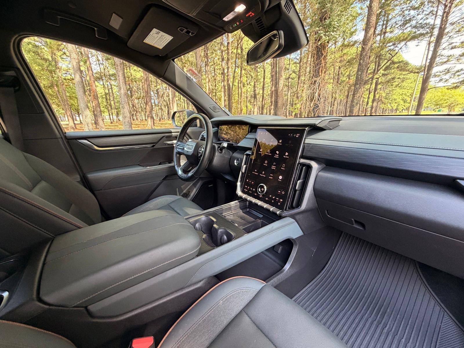 Used 2024 GMC Acadia AT4 w/ Luxury Package AWD/4WD image 18