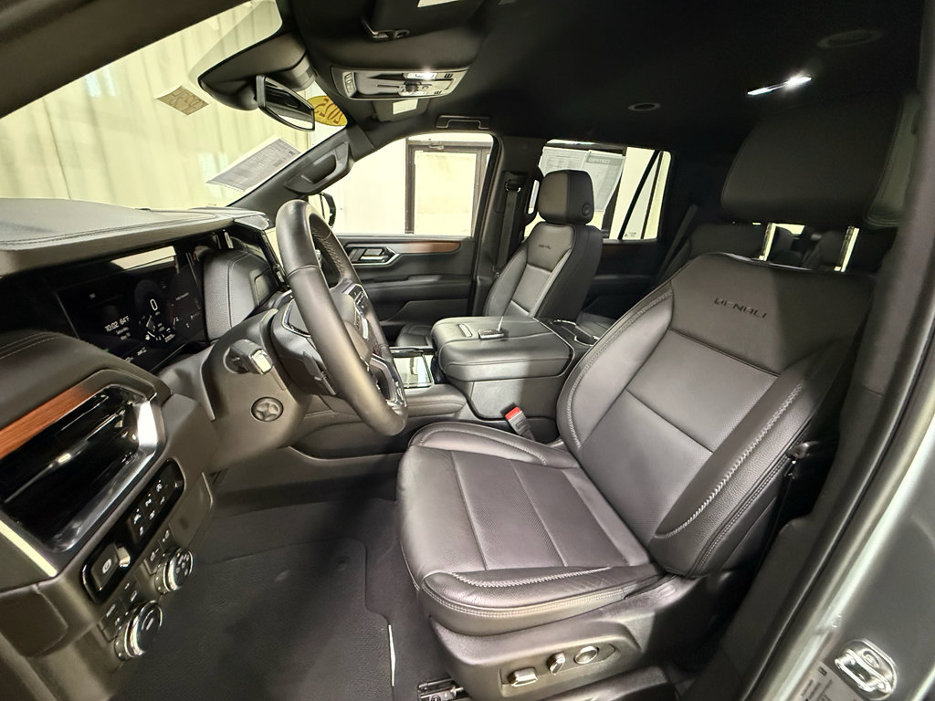 Certified 2025 GMC Yukon Denali AWD/4WD image 32