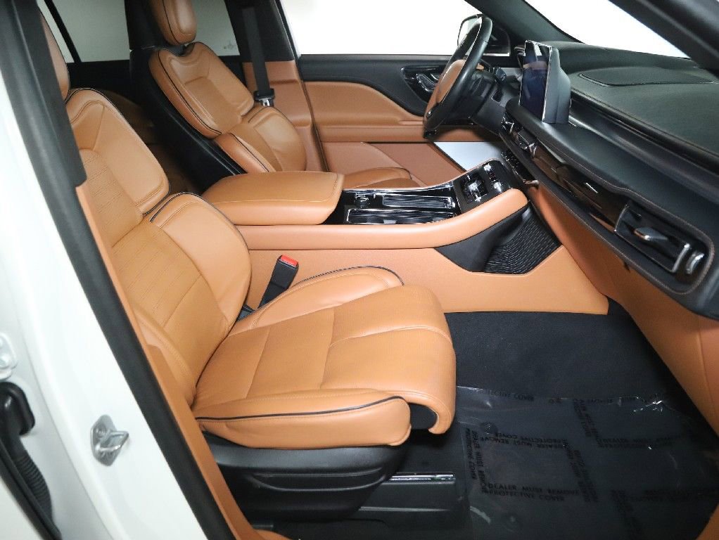 Certified 2023 Lincoln Aviator Black Label w/ Class IV Trailer Tow Package AWD/4WD image 35