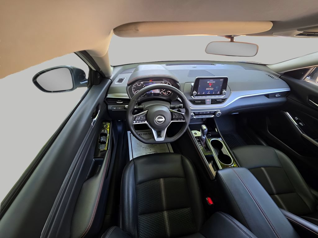 Used 2025 Nissan Altima 2.5 SR FWD image 11