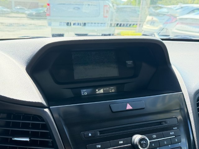 Used 2017 Acura ILX w/ AcuraWatch Plus Package FWD image 24
