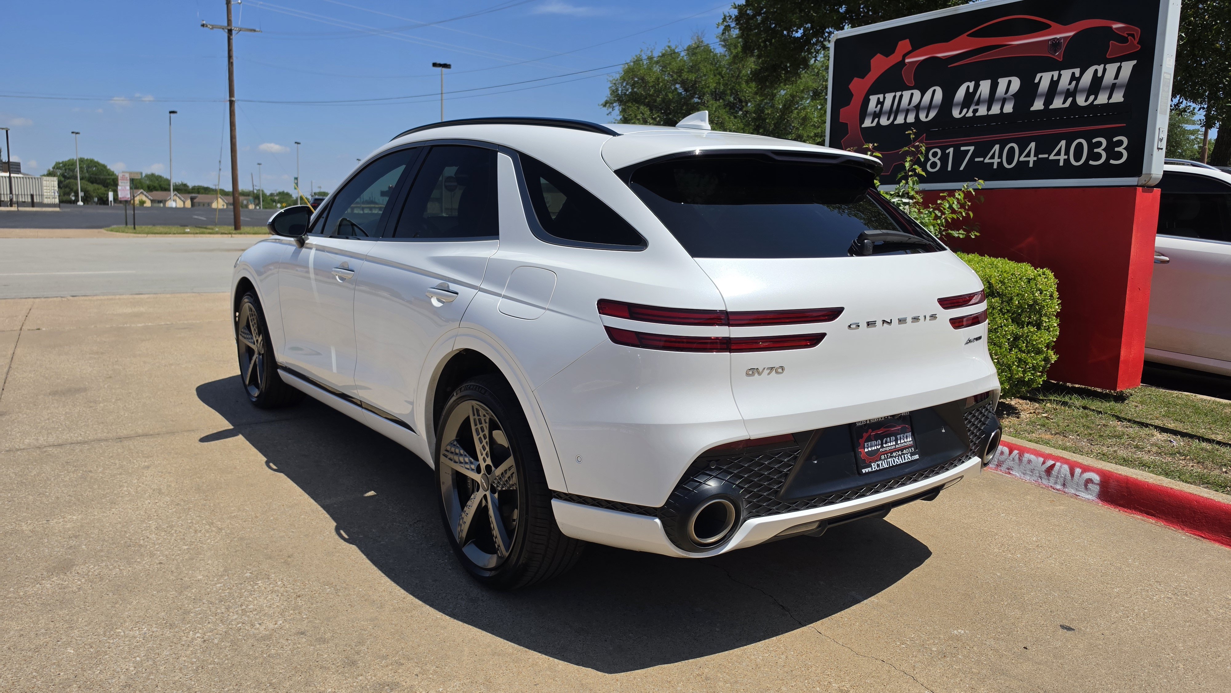 Used 2025 Genesis GV70 3.5T Sport w/ Sport Advanced Package AWD/4WD image 3