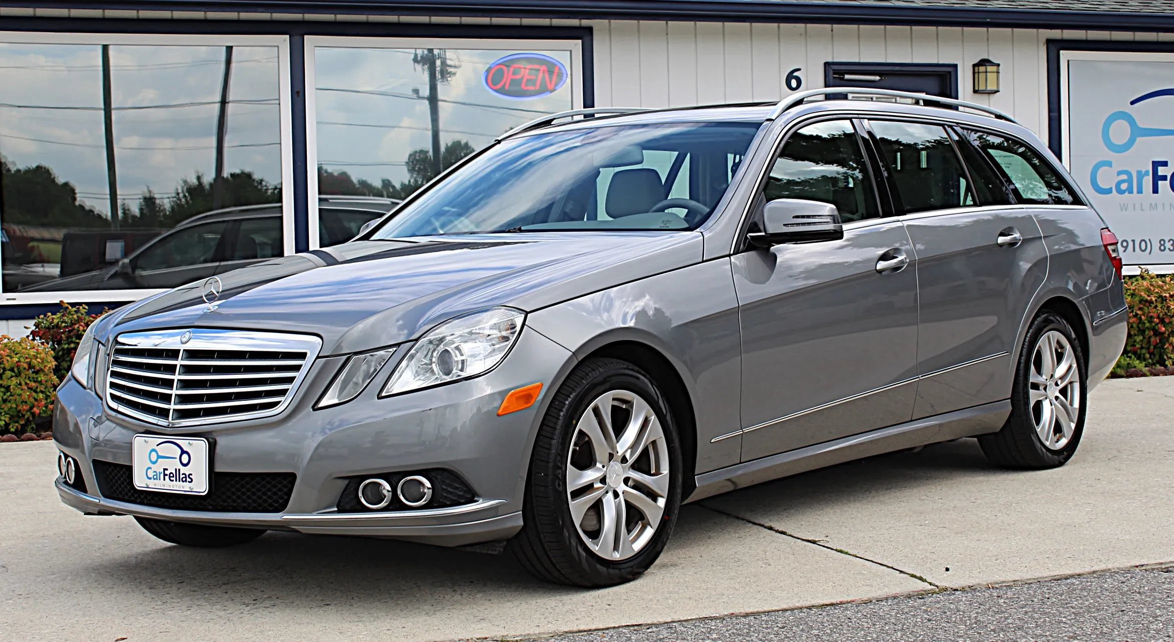 Used 2011 Mercedes-Benz E 350 4MATIC Wagon image 1