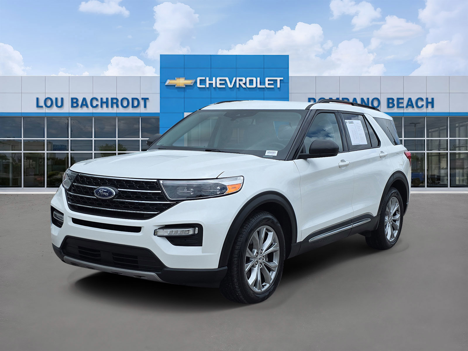 Used 2023 Ford Explorer XLT w/ Equipment Group 202A RWD image 3