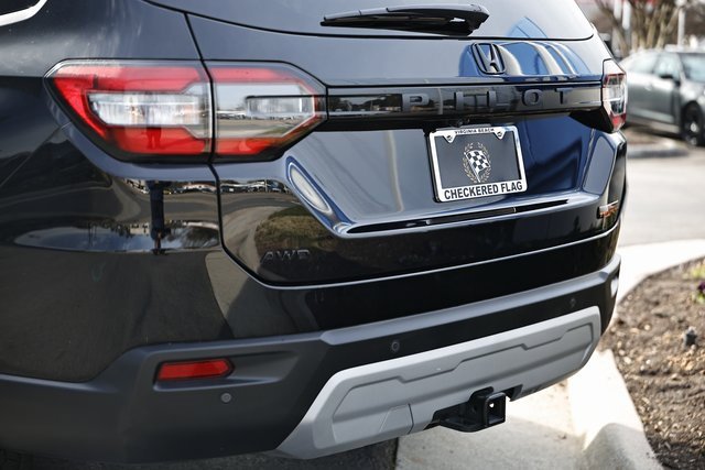 Used 2025 Honda Pilot TrailSport image 6