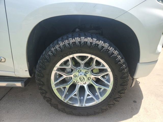 Used 2023 Chevrolet Silverado 1500 High Country w/ High Country Premium Package AWD/4WD image 14