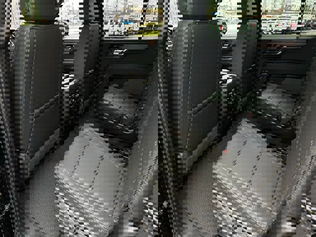 New 2026 GMC Yukon Denali w/ Sun & Power Step Package image 15