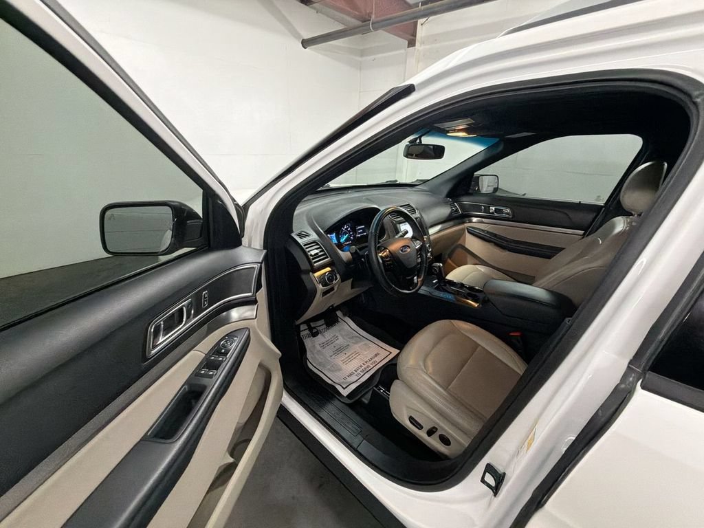 Used 2019 Ford Explorer XLT w/ Equipment Group 202A FWD image 10