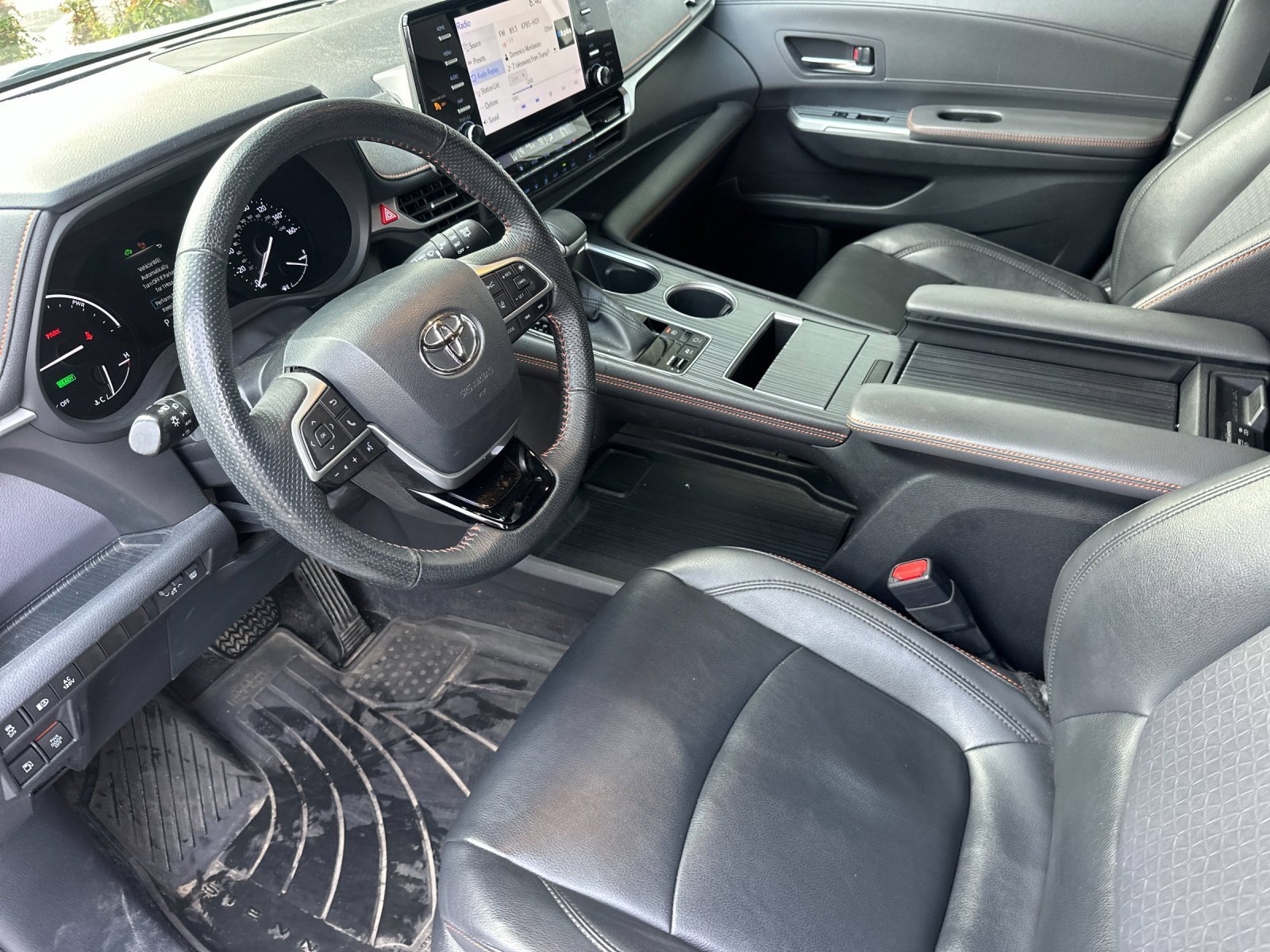 Used 2022 Toyota Sienna XSE image 9