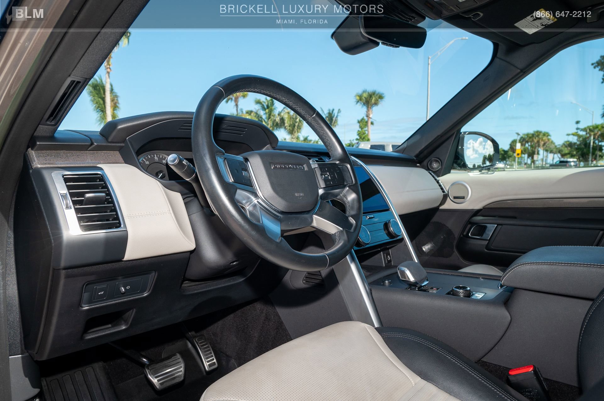 Used 2023 Land Rover Discovery S R-Dynamic image 6